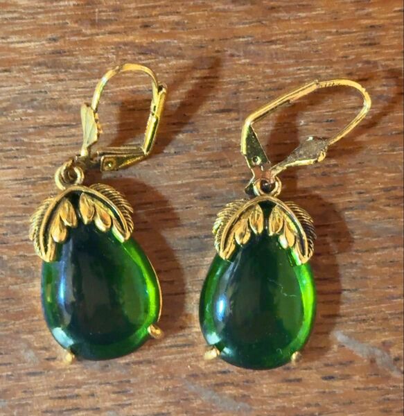 ピアス グリーン