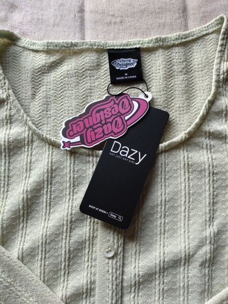 Dazy カットソー SHEIN