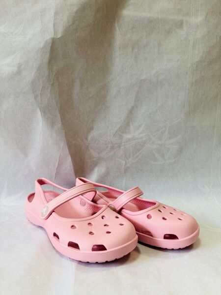 crocs W6サンダル シャイナウィメン 22cm ピンク 未使用品