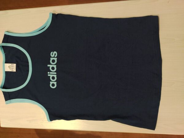 adidas ノースリーブシャツ ネイビー