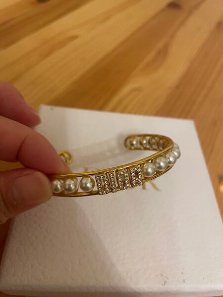 Dior ブレスレット パール ロゴ ゴールド