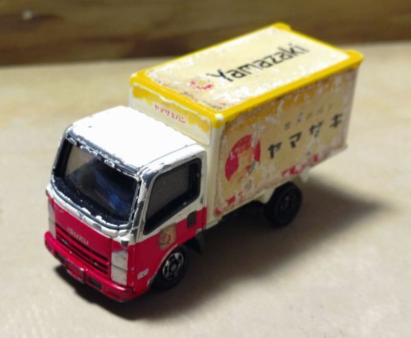 ISUZU LEDライト付きトラック ミニカー おもちゃ