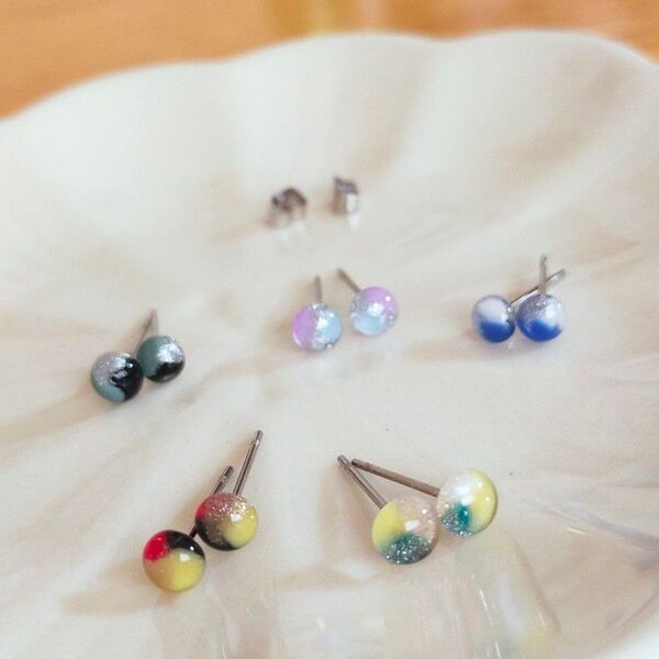 《お買い得》小粒ピアス レジン ラメ入り 5個セット No.2