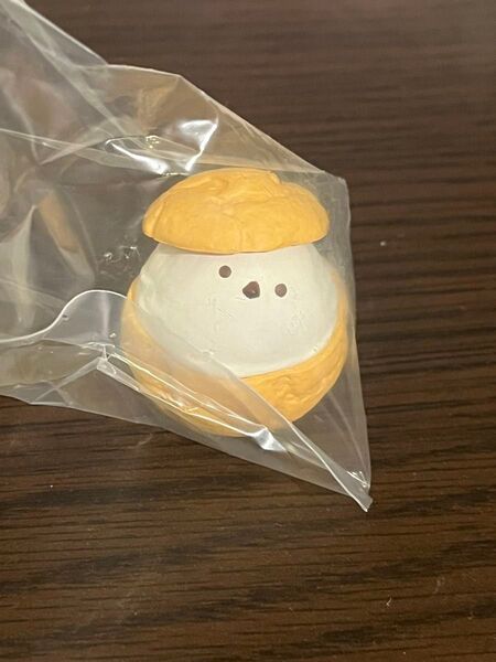 シマエナガ ガチャガチャ シュークリーム