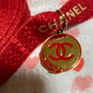 CHANEL/レッド×ゴールドメダルチャーム