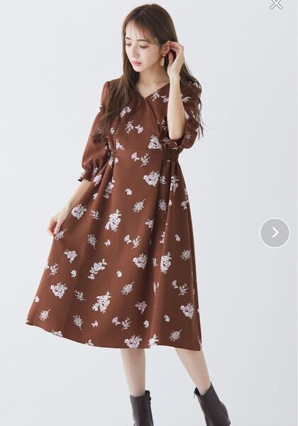 新品 BE RADIANCE フラワープリントカシュクールワンピース