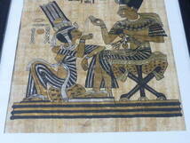 20　S　№11　エジプト　絵画　古代壁画　ファラオ神の一部　額装入　寸法約 縦44,5cm・横32cm　パピルス画_画像3