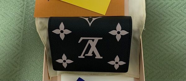 二つ折り財布!美品