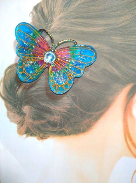 キラキララメ入り 蝶々 バレッタ ヘアアクセサリーハンドメイド レジン作品