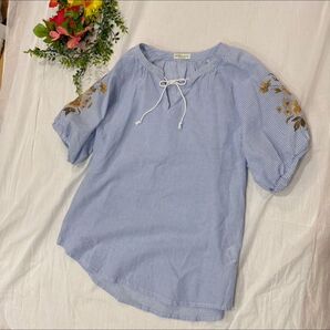 earth music&ecology ストライプ柄トップス 袖刺繍 コットン100%