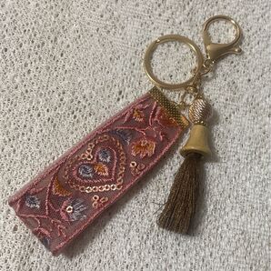 ハンドメイド インド刺繍リボン タッセル キーホルダー チャーム