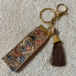 ハンドメイド インド刺繍リボン タッセル キーホルダー チャーム