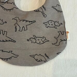 ゆる恐竜スタイ グレー ハンドメイド