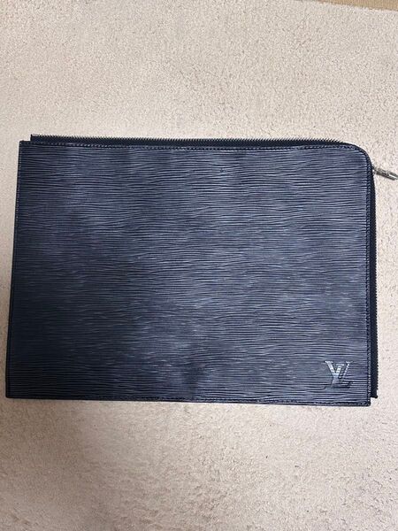 ルイヴィトン エピ クラッチバッグ LOUIS VUITTON ブラック系 ラウンドファスナー