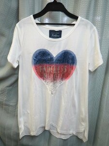 *Salue world white . Heart spangled T-shirt *F