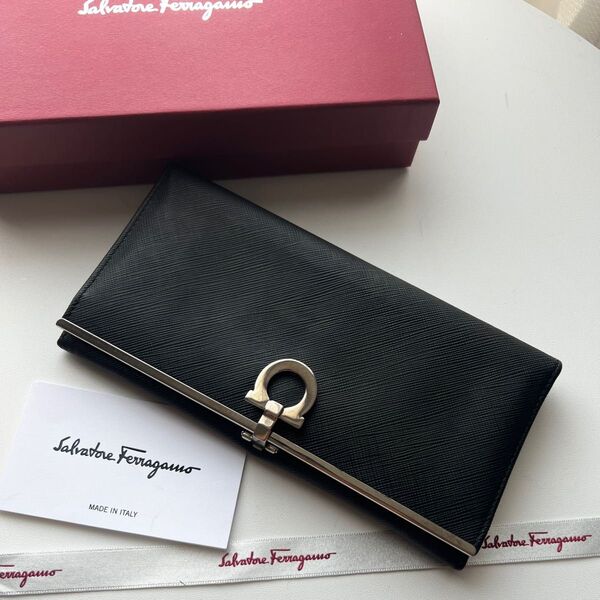 205 美品 Ferragamo サルバトーレフェラガモ 2つ折り 長財布