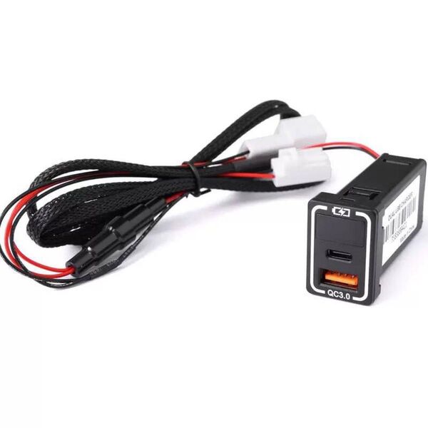 トヨタ・レクサス・ダイハツ対応 Type-C & USB QC3.0 車載急速充電器 Aタイプ スイッチホールパネル 電圧表示付き