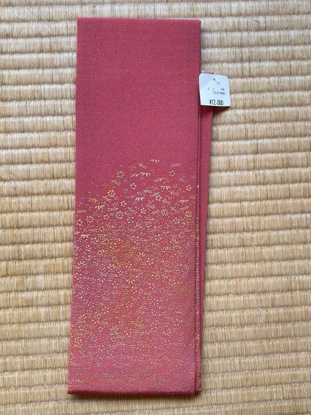 【新品未使用】襟 正絹 ピンク系 小花 金色 華やか タグつき 定価12,000 着物小物 和装小物 振袖 成人式 5月末で終了