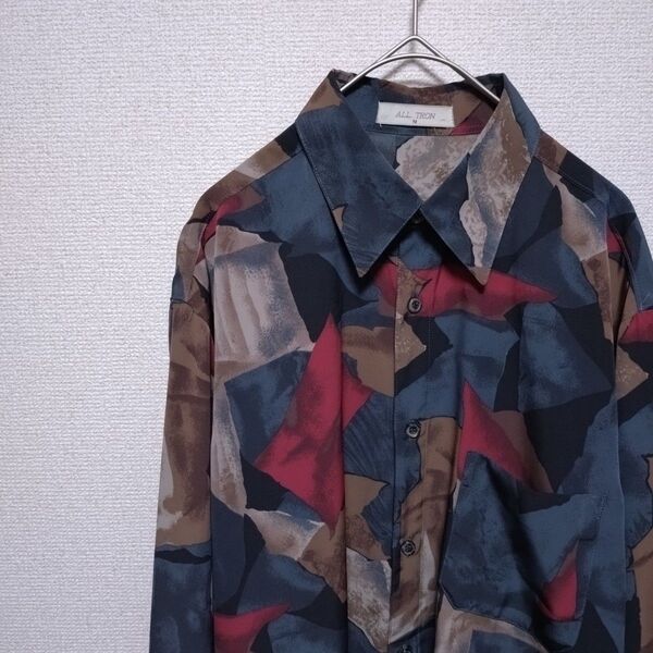 【 レトロアート総柄シャツ Mサイズ 日本製 】ヴィンテージ 長袖シャツ 長袖 古着 ボタン レトロ トップス アウター インナー