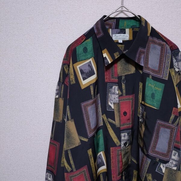 【 ロイヤルハニー Royal Honey シャツ 総柄 Mサイズ 】本の柄 BOOK 洋書 長袖 胸ポケット ポリ100% 洋服