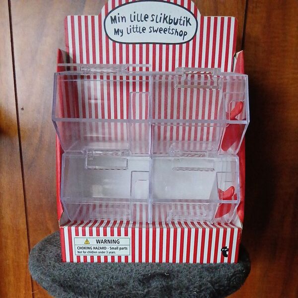 フライングタイガー コンテナお菓子入れ