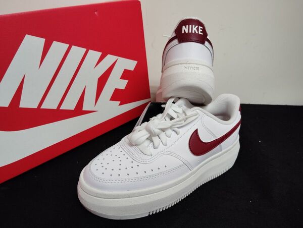 新品24cmナイキコートビジョンアルタホワイトレッドエアフォース1AF1好きに厚底スニーカーNIKEレディース