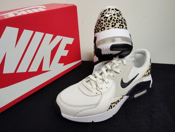 新品23.5cmナイキNIKEレディーススニーカーAIRMAXEXCEE エアマックスエクシーホワイトブラックヒョウ柄レオパード