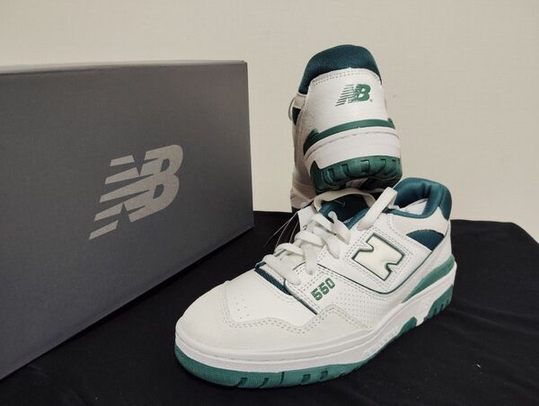 新品23.5cmニューバランス newbalanceBB550STAレディーススニーカーホワイトグリーン白緑
