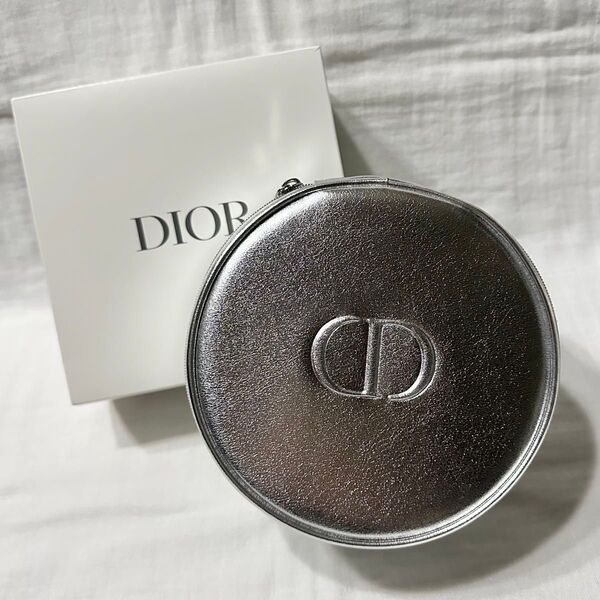 Christian Dior ディオール 2025 ノベルティ バニティポーチ シルバー 新品未使用♪