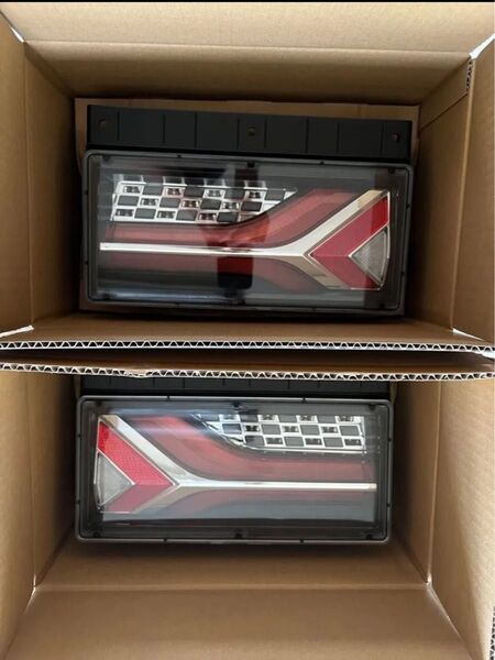 新品未使用 小糸製 トラック用オールLEDリアコンビネーションランプ 流鏑馬(YABUSAME)2連タイプ シーケンシャルターン1