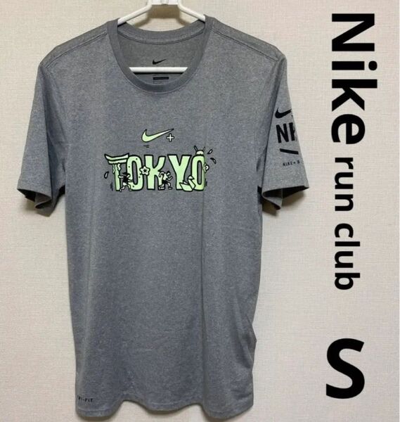 ナイキ Nike run club tシャツ グレー