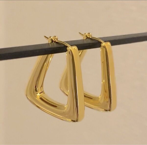 18K ピアス フープピアス リングピアス スクエア 大ぶり トライアングル 三角形 K18YG YG 台形 長方形 中空ピアス