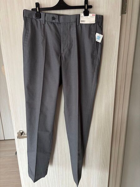 新品 UNIQLO ドライレギュラーフィットノータックパンツ W82×76 グレー