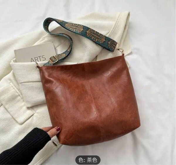 女性のPUレザーショルダーバッグ