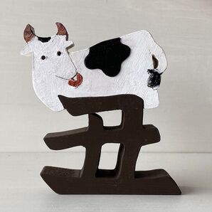 ハンドメイド 干支の組み木(色付き) ウシ