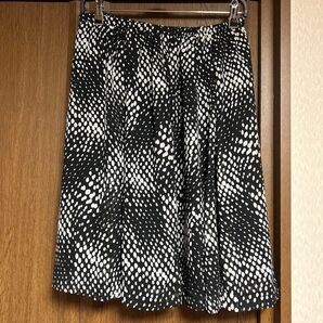 ドット柄スカート