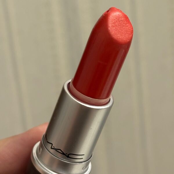 【期間限定値下げ】MAC/リップ CREMESHEEN DOZEN CARNATIONS