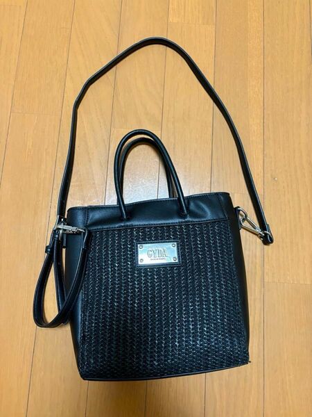 GYDAショルダーバッグ