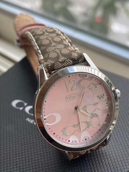 【電池新品美品】coachコーチ腕時計30㎜ シグネチャー、レディース(*^_^*)箱無し