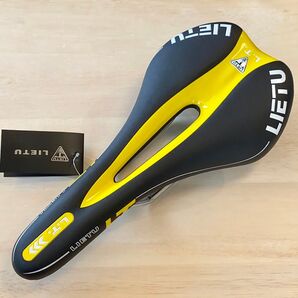 自転車サドル スポーツバイク仕様 薄型 ブラック黄ライン