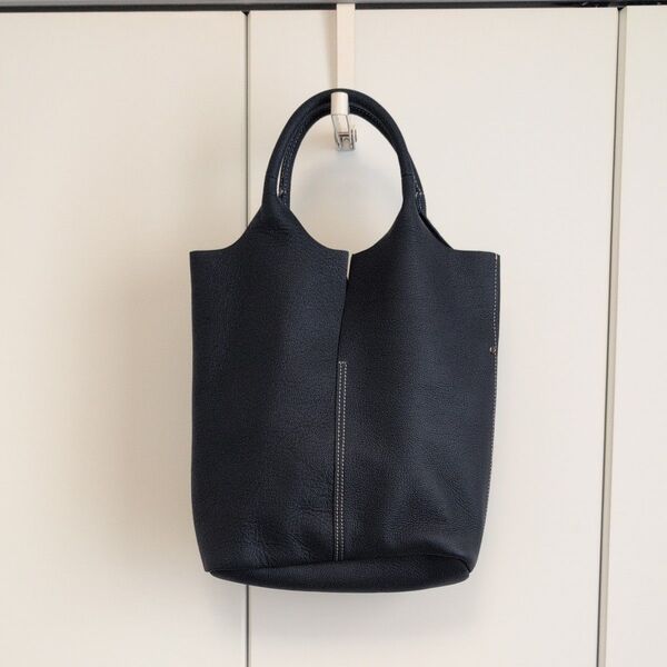レザー ハンドバッグ ネイビー シンプル 上品