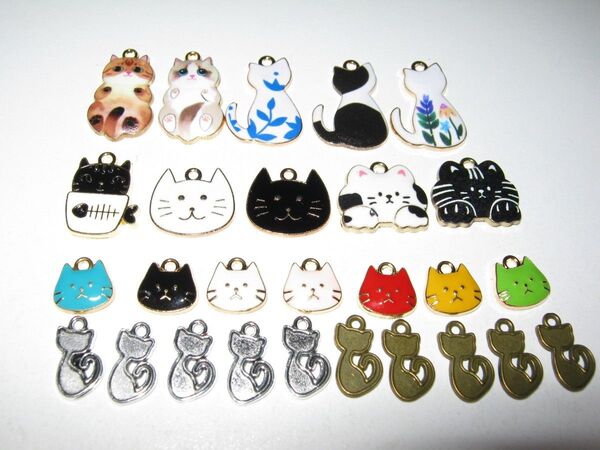 【ねこ型 チャーム 27個セット】猫 ネコ ミニ 小型 かわいい アクセサリー パーツ ペンダント カラフル DIY レディース