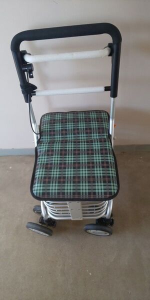 折りたたみ式シルバーカー 緑と黒のチェック柄 はぴねすクラブ