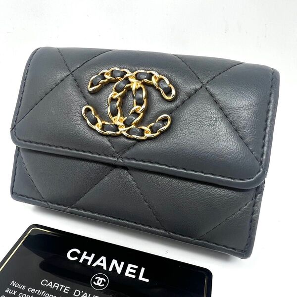 CHANEL シャネル 19 ディズヌフ マトラッセ 三つ折り財布 ミニ財布