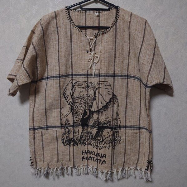 民族衣装 HAKUNA MATATA 象 イラスト トップス 半袖 Tシャツ S