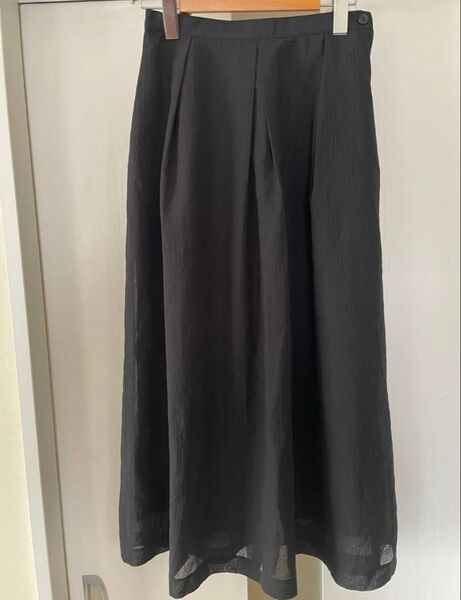 黒のロングスカート