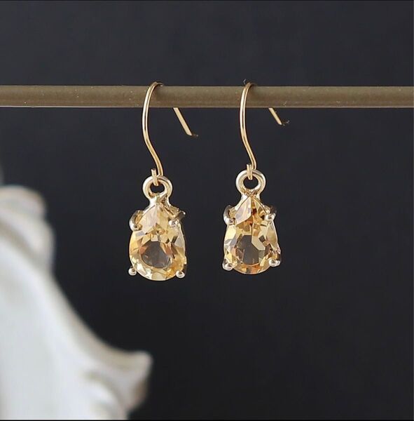 【k18金フックピアス】【11月誕生石】 シトリン 枠留めペアシェイプ 約9×6mm ピアス