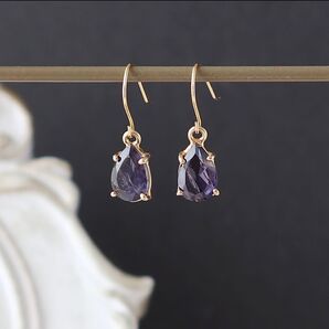 【k18金フックピアス】【3月誕生石】 アイオライト 枠留めペアシェイプ 約9×6mm ピアス
