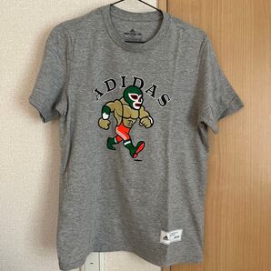 adidas Tシャツ ルチャリブレ風イラスト グレー