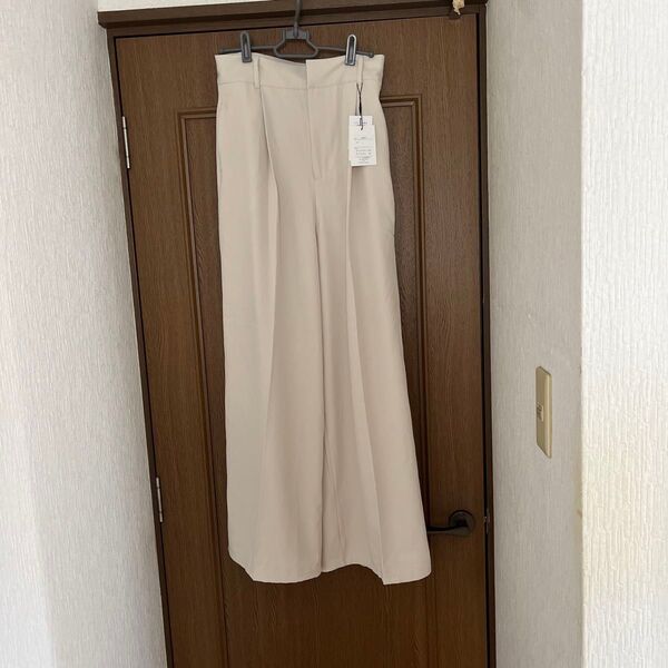 新品未使用タグ付き ベージュ ワイドパンツ サイズ36